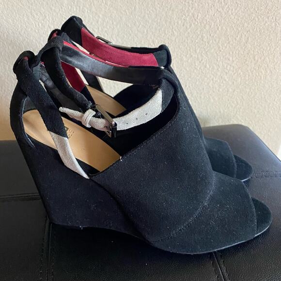 Joe's Jeans Wedged Heel Strapped Sandal Black with grey/burgundy size 9.5 - Picture 10 of 14